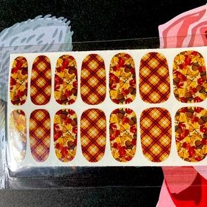 5 for $20 Nail Wraps: Pile of Leaves #2